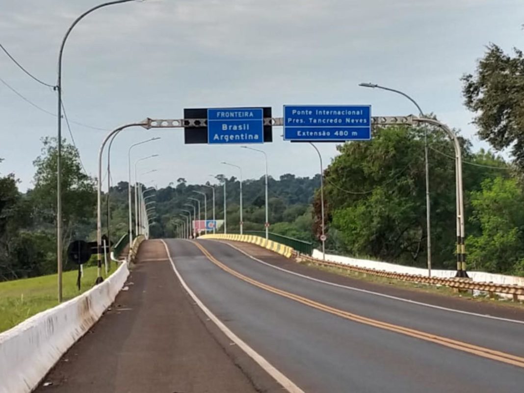 El Puente Tancredo Neves está inhabilitado para el cruce entre Argentina y Brasil