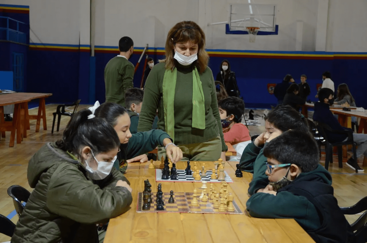 Ajedrez Escolar en la Ciudad de Buenos Aires: Variaciones sobre el
