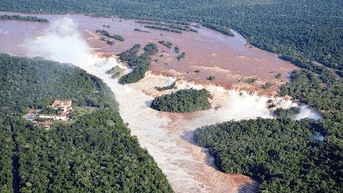 El cauce del río Paraná comenzó a descender levemente.