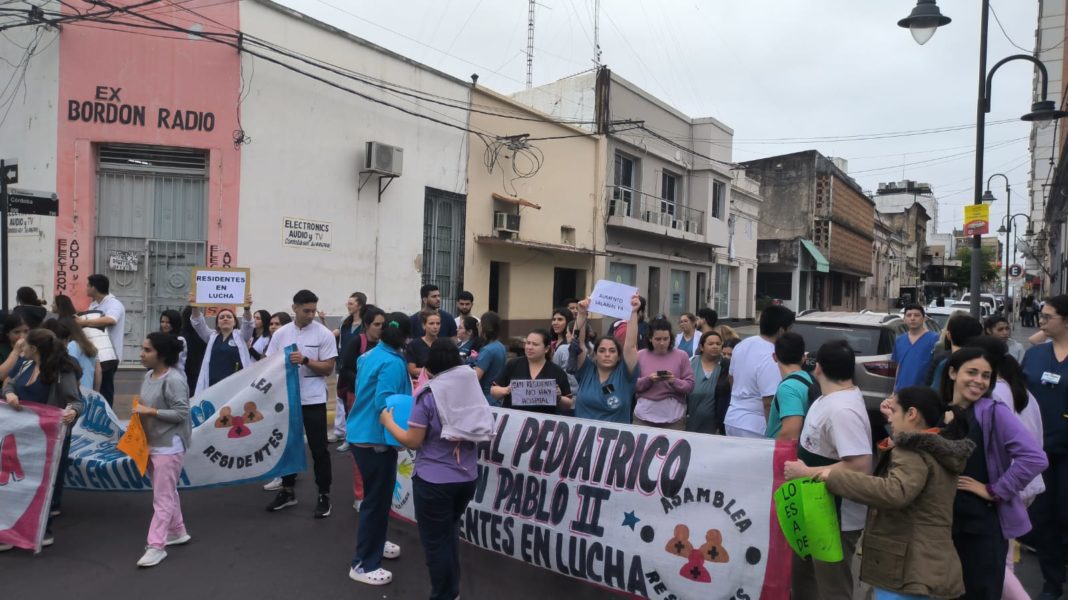 El personal de salud de Corrientes rechazó la oferta salarial del Gobierno y mantienen la protesta