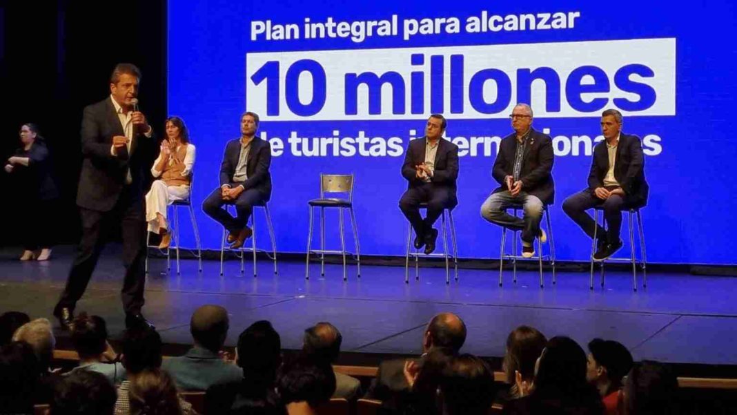 Massa visitó Misiones y presentó un plan integral para atraer a 10 millones de turistas