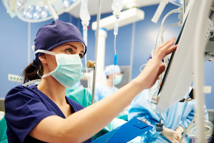 Las carreras de Medicina y la Licenciatura en Enfermería de la UPLaB fueron acreditadas ante la Comisión Nacional de Evaluación y Acreditación Universitaria (CONEAU).
