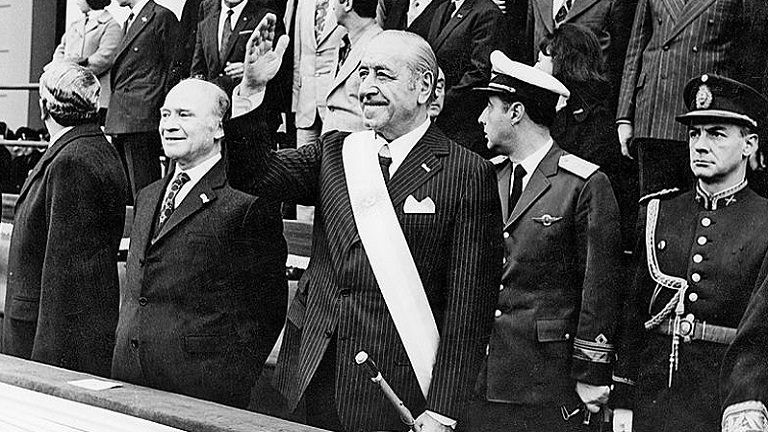 El 25 de mayo de 1973 asume Héctor J. Cámpora.