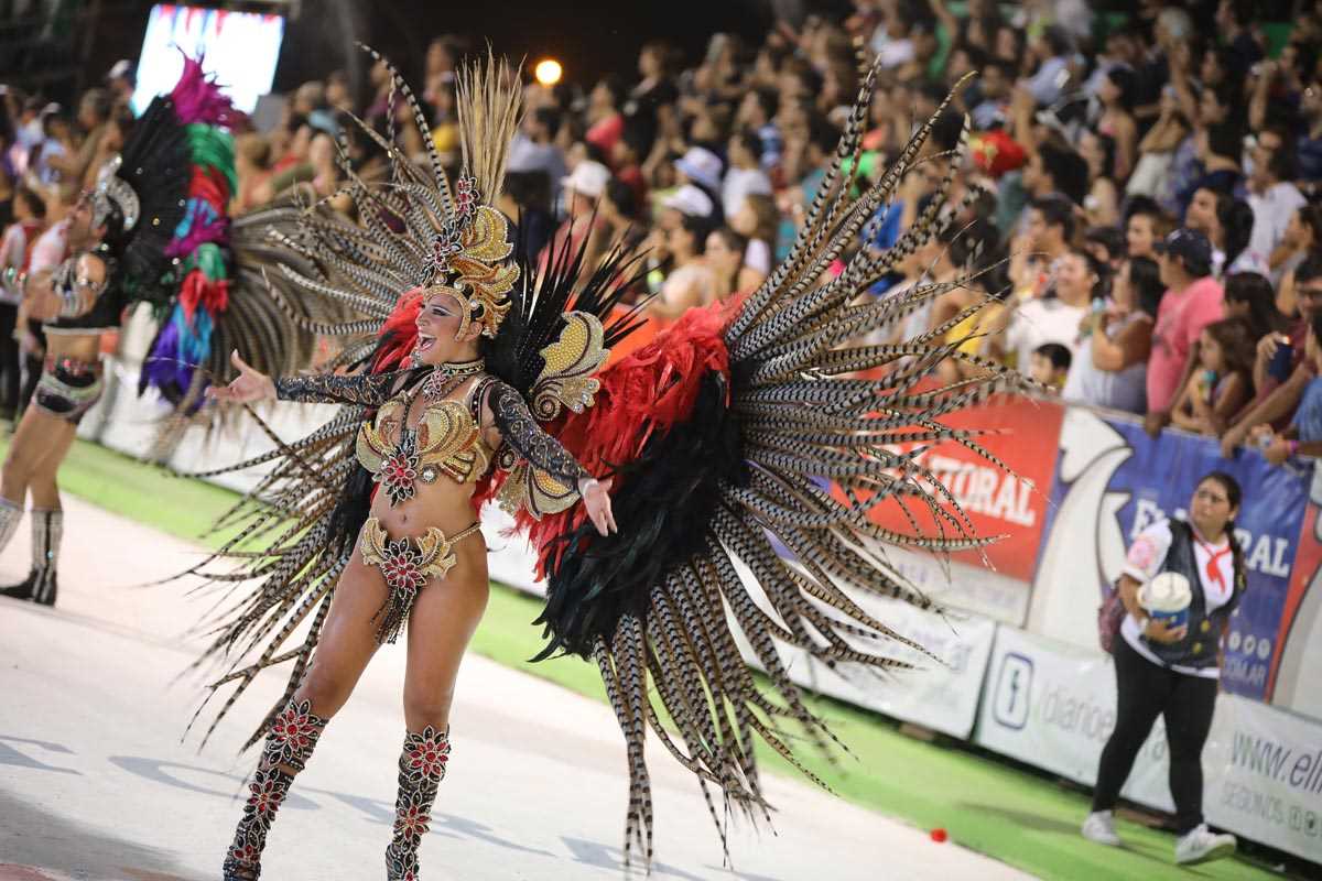 Brillos y colores del Carnaval de Corrientes