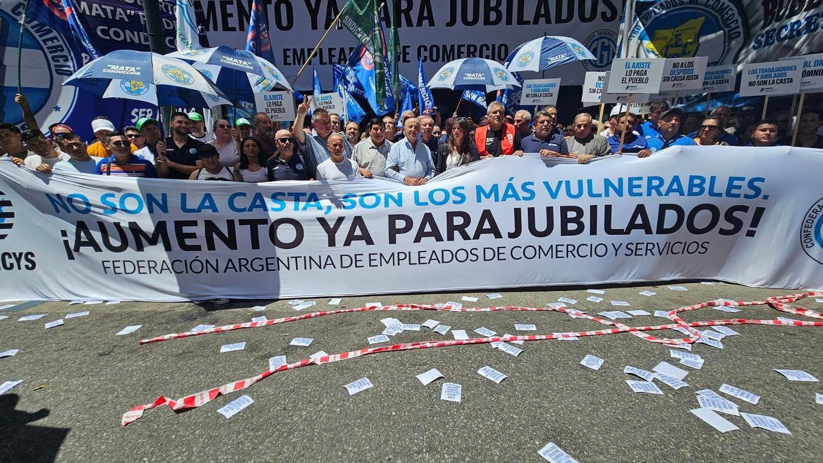 Representantes de los trabajadores de comercio en el paro general del 24 de enero convocado por las centrales obreras nacionales.