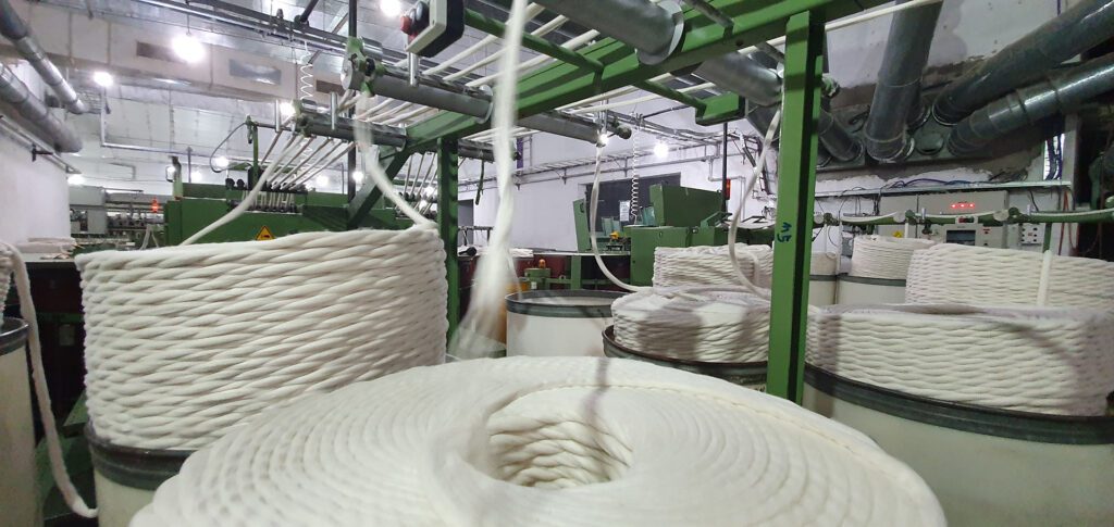 Crisis en Goya una fábrica textil clave detiene su producción y reduce salarios a sus trabajadores