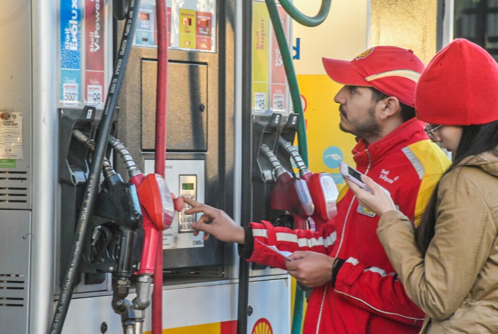 Este domingo vuelven a aumentar los combustibles: el incremento rondaría el 3%