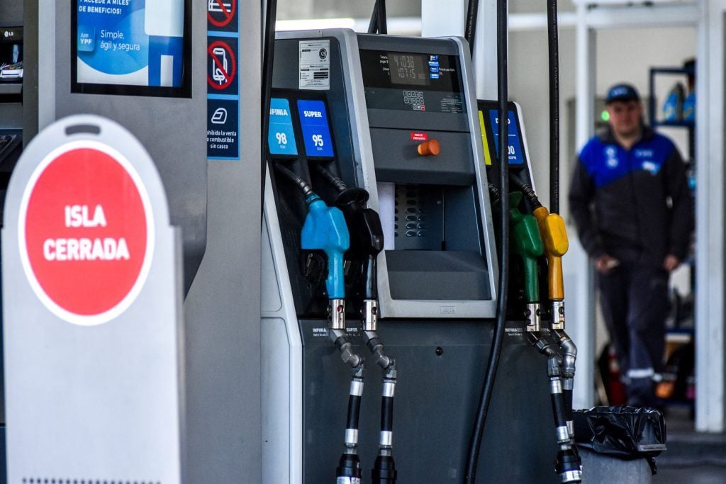 Combustibles: desde este viernes YPF aumentó el precio de la nafta y el gasoil