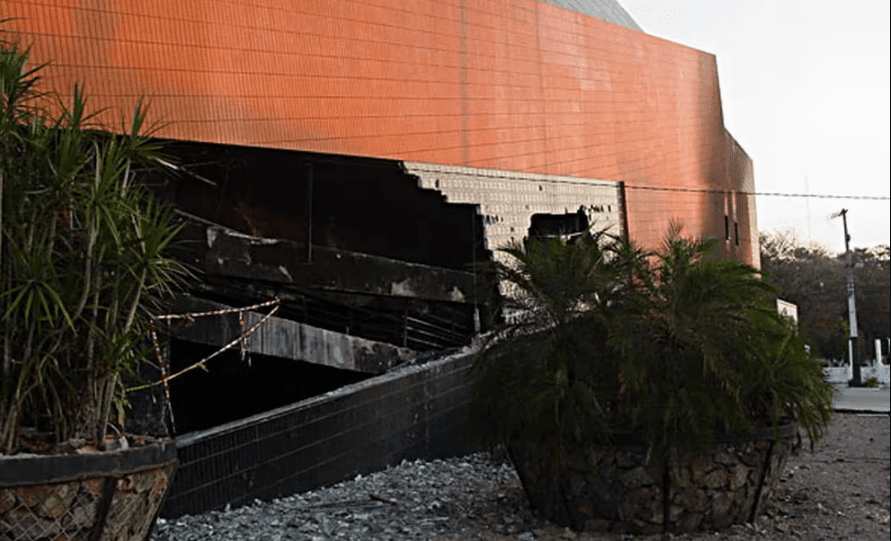 incendio del shopping ycua bolaños