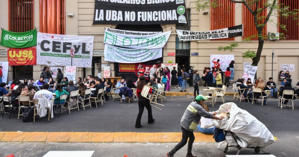 tomas en universidades