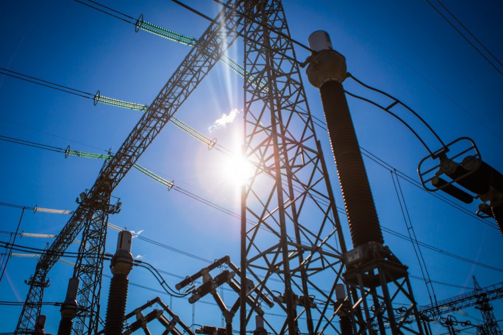 El recargo tarifario se mantiene y los fondos seguirán financiando obras energéticas, según el Decreto 234/2025.