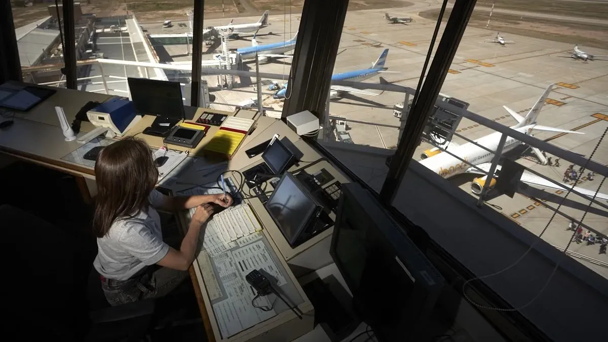 Los controladores aéreos se suman al paro nacional de la CGT y confirman que no habrá vuelos