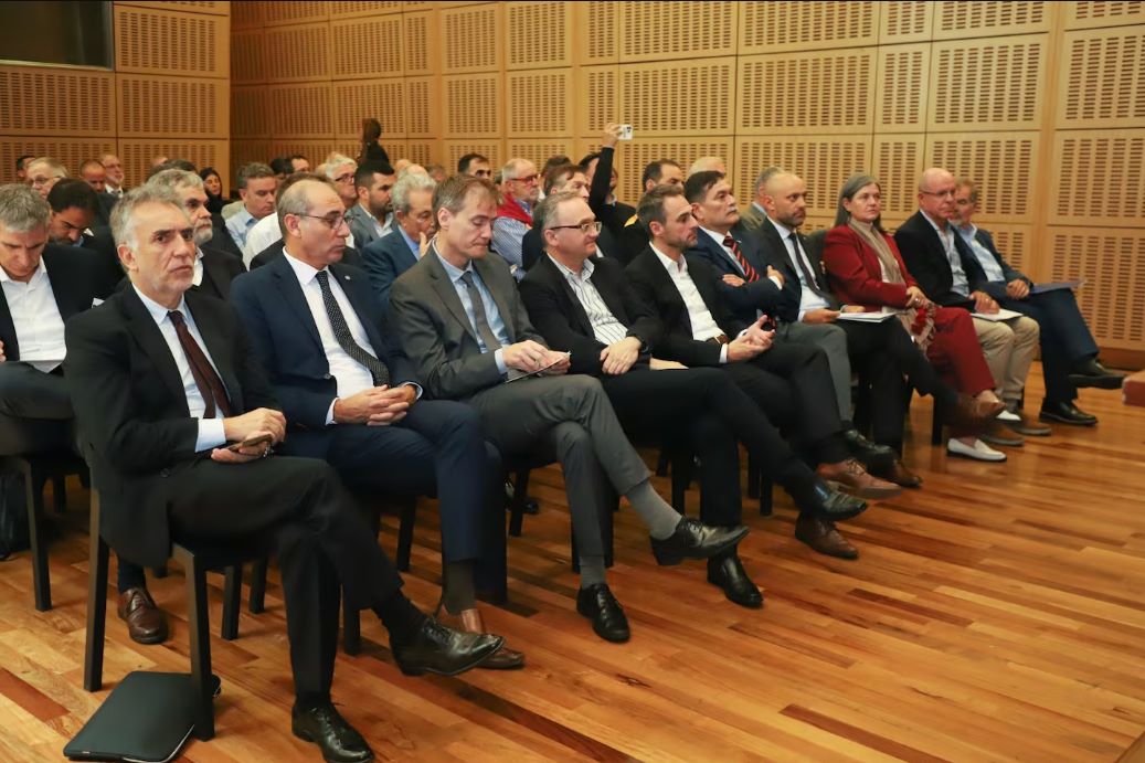 Participaron más de 60 referentes de sectores públicos, privados, gremiales y productivos vinculados a la Vía Navegable Troncal. (Foto: Agencia Nacional de Puertos y Navegación).