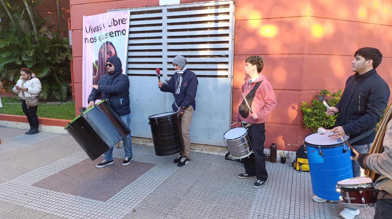 Galván era policía y acosaba a Teresita tras la ruptura. Ella planeaba denunciarlo antes de ser asesinada. Los familiares exigen justicia en Formosa.