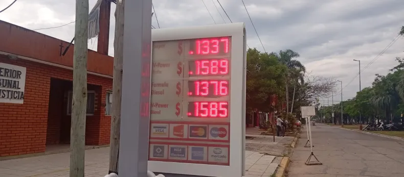 La baja de precios rige desde el 1° de mayo y fue aplicada por YPF, Shell y Axion.