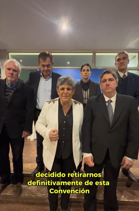 El bloque libertario abandonó el debate y anunció su salida definitiva de la Convención.