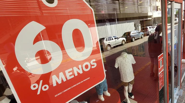 Prendas, metalurgia y automotriz lideraron la caída, mientras la retracción del crédito y tasas altas complican la recuperación.