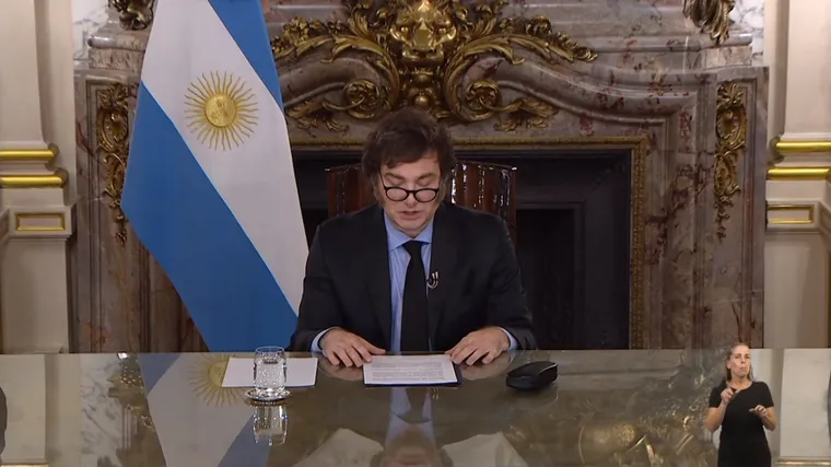 Milei en cadena nacional qué anunció y cómo justificó el veto para jubilaciones, moratoria y discapacidad
