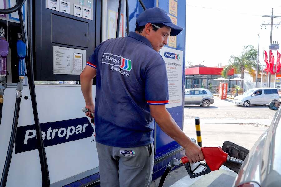 Petropar de Paraguay bajó sus precios de combustible