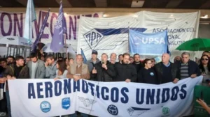 Aeronáuticos toman nuevas medidas de fuerza y advierten por demoras en vuelos y problemas de servicio