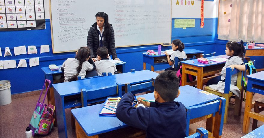 Nueve de cada diez maestros son mujeres y la mayoría asume responsabilidades de cuidado en su familia.