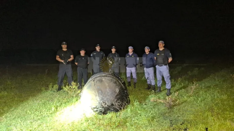 Vecinos de Campo Rossi alertaron la caída de un artefacto que podría tratarse de chatarra espacial.