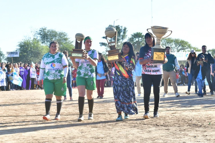 El Torneo de la Amistad fomenta el deporte femenino, la integración provincial y la colaboración entre intendentes y clubes.