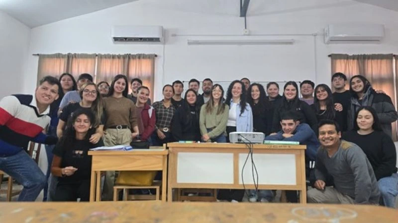 CEDEVA y la Universidad Provincial de Laguna Blanca dictaron un taller a los estudiantes sobre manejo del suelo