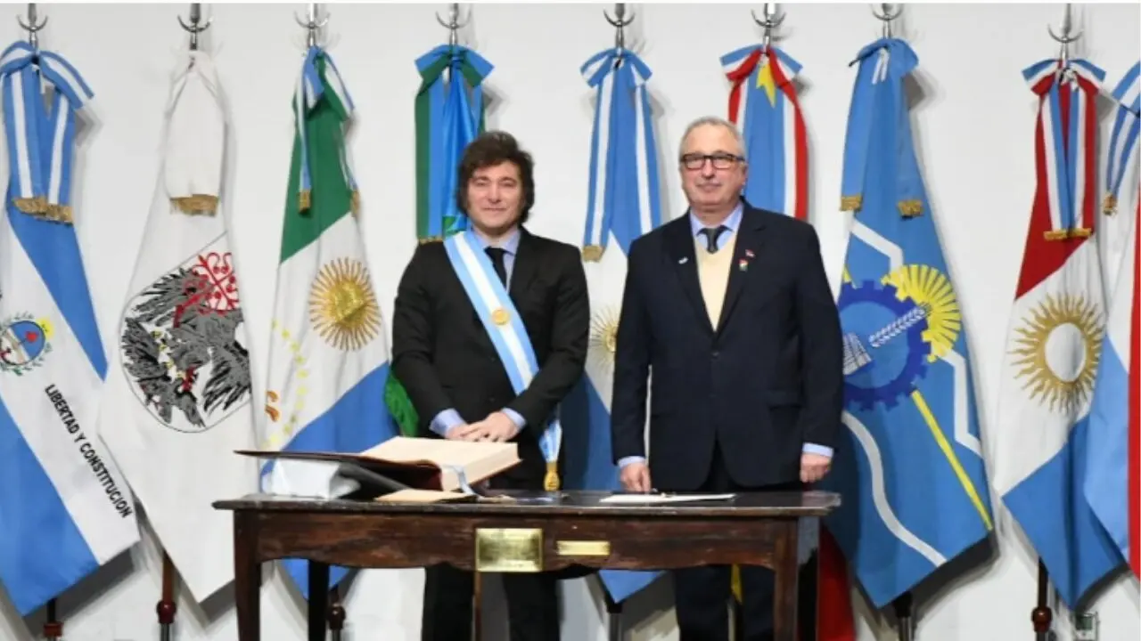 Milei y el Gobernador de Misiones, Hugo Passalacqua, que forma parte del grupo de 10 gobernadores beneficiados con ATN.