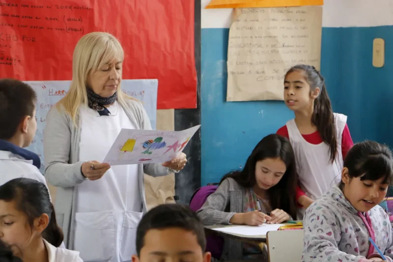 Misiones y Formosa sostienen con fondos propios el incentivo docente que Nación dejó de financiar.