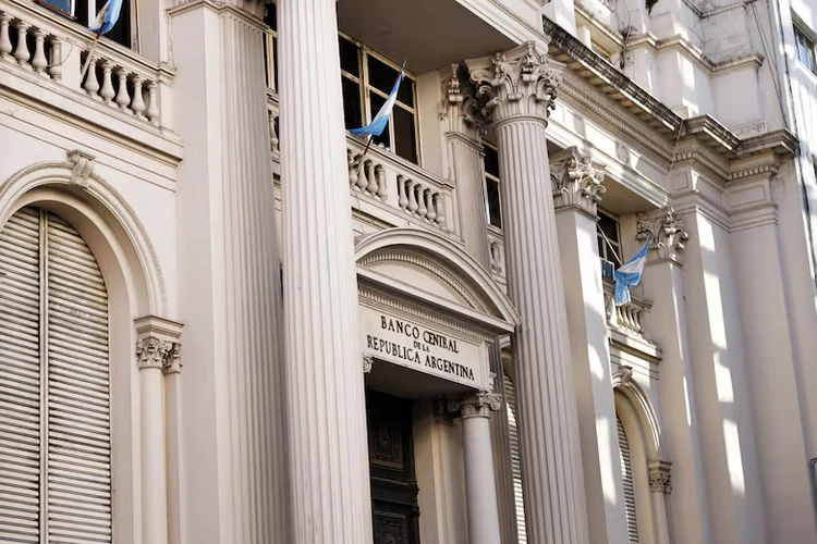 La confidencialidad del convenio genera incertidumbre sobre las condiciones y posibles riesgos financieros para Argentina.