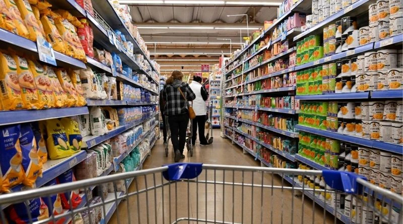 Consultoras privadas señalaron incrementos en alimentos, transporte y servicios, aunque con variaciones moderadas.
