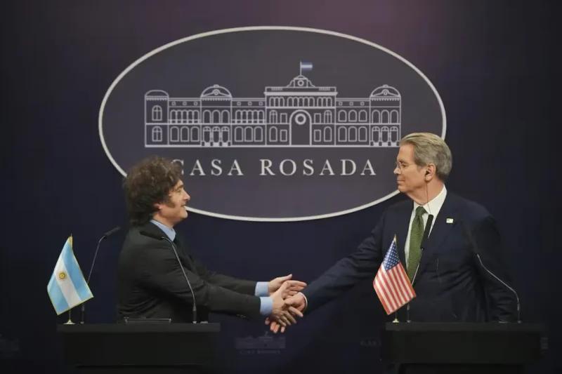 Javier Milei y Scott Bessent.