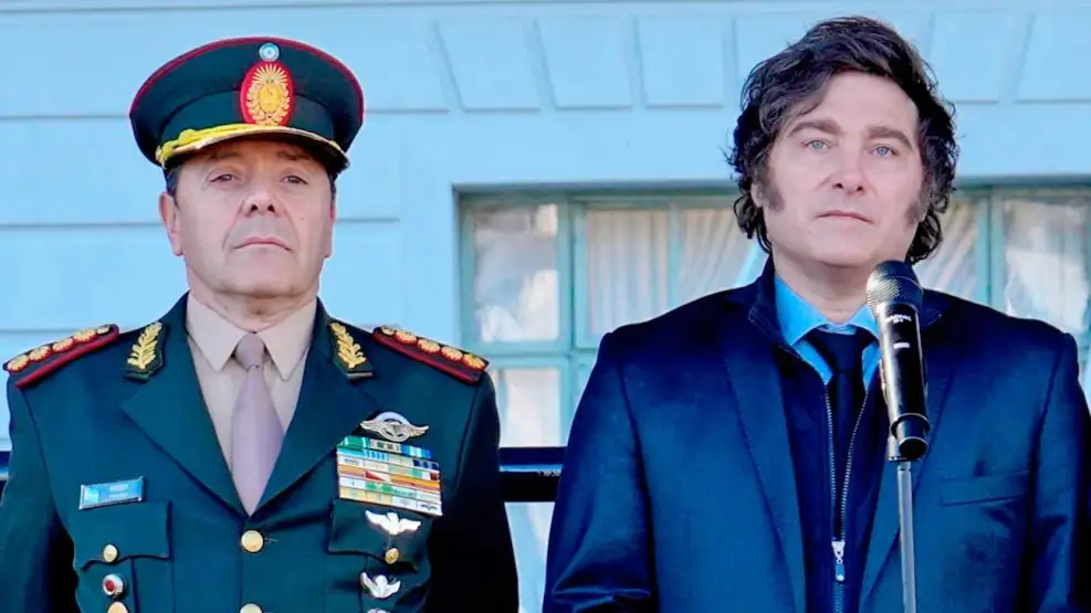 “Designar a un militar activo en Defensa es una violación democrática”, sostuvo Lenscak