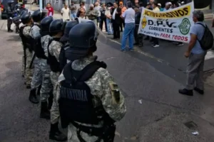Despidos y represión en Corrientes. Foto: Corrientes Hoy.