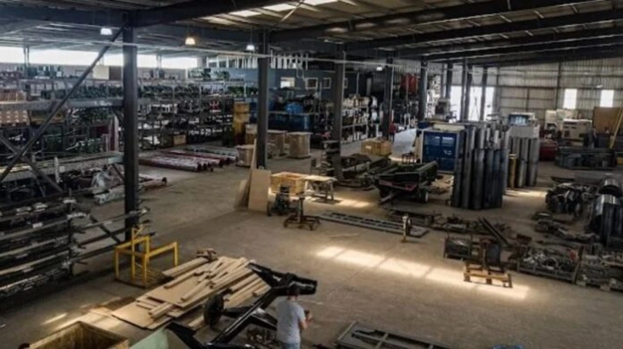 Cifras oficiales revelan cierres masivos de empresas y aumento de la movilidad social descendente.