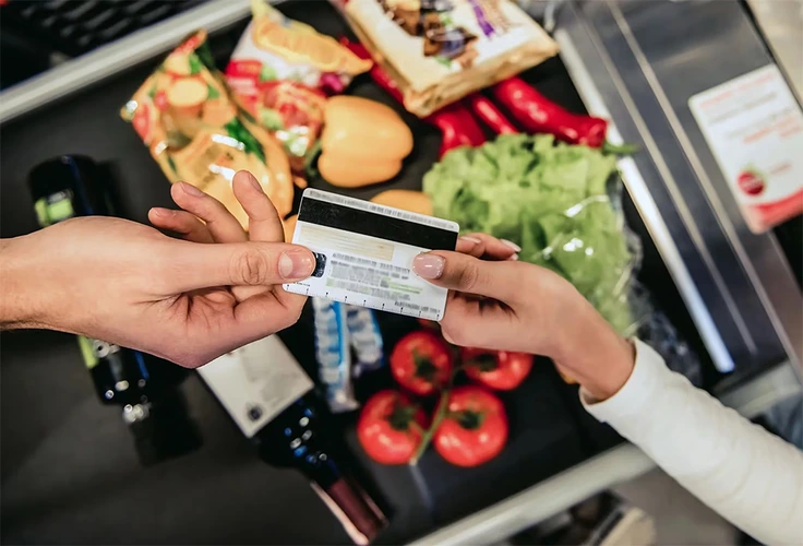 Endeudarse para subsistir el 50 de los hogares recurrió a ahorros o préstamos