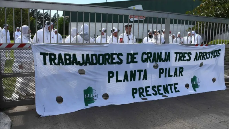 Paro de trabajadores de Granja Tres Arroyos.