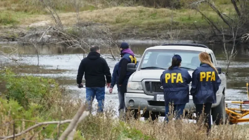 Buscan a Loan Peña en una laguna de 9 de julio.