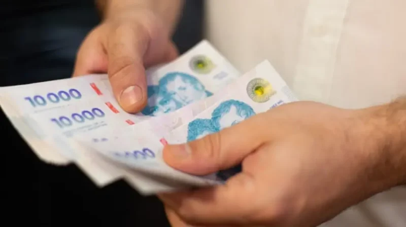 El salario mínimo cayó 35% en su poder de compra en la era Milei.