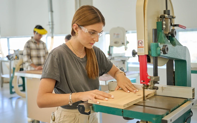 En dos años cerraron 2.436 empresas manufactureras y se perdieron 72.955 empleos formales.