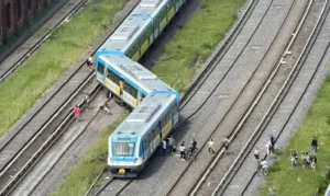 Línea del Tren Sarmiento descarrilado. Foto: X.