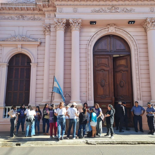 encuentro plurinacional de mujeres corrientes Las organizadoras reclaman en Gobernación la confirmación de escuelas para talleres y alojamiento ante la llegada prevista de 70 mil personas. 