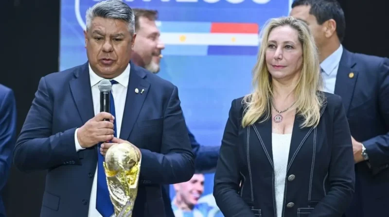 Chiqui Tapia junto a Karina Milei en la presentación del Mundial 2030.