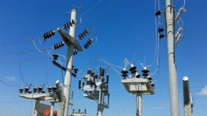 El gobierno de Milei actualizó precios mayoristas de electricidad y transporte hasta abril de 2026