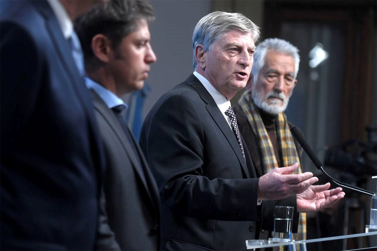 El encuentro se realiza en la Casa de La Pampa, con la presencia de varios gobernadores peronistas.