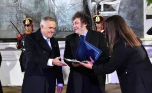 Javier Milei giró $20 mil millones al gobernador de Tucumán, Osvaldo Jaldo, uno de los aliados clave del oficialismo en el Congreso.