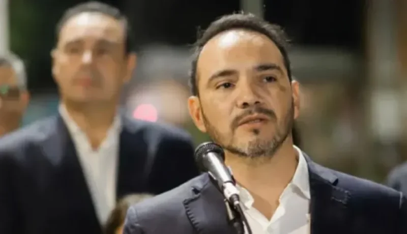 Juan Pablo Valdés enfrenta el inminente pago del bono navideño en medio de una compleja crisis económica provincial.