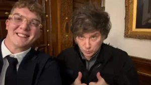 Clarín reveló que Davis y Milei tenían un contrato firmado en Casa Rosada. Ferraro pide reactivar la comisión Libra.