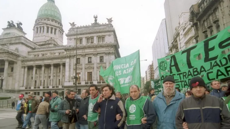 ATE lanzó un paro nacional que registró un acatamiento superior al 90%.